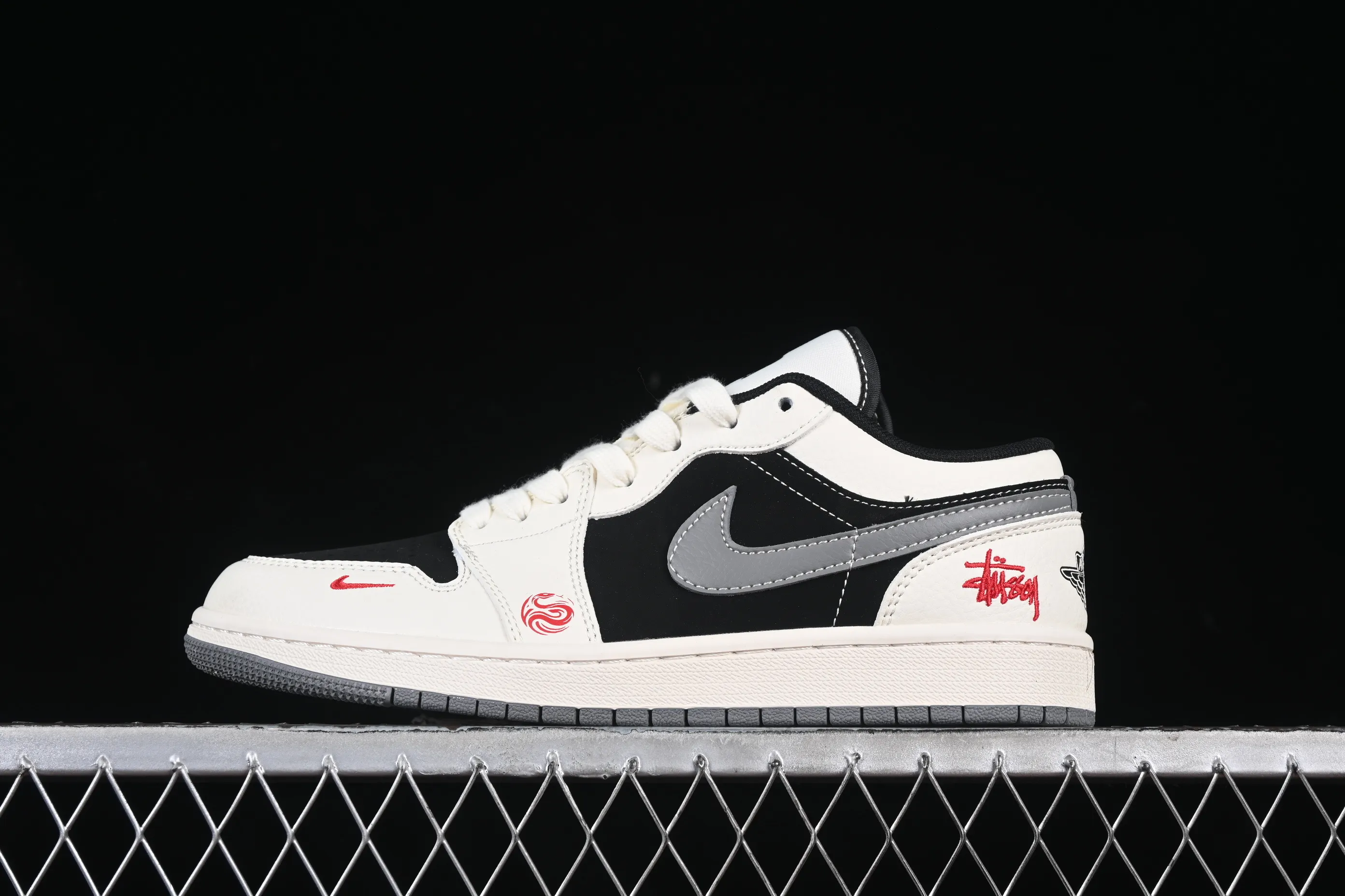 All Categories Air Jordan Jordan Series Basketball Shoes Air Jordan 1 Low High-end Customized Low-top Sneakers Air Jordan 1 Low AJ1 Stusi Joint Year of the Snake Limited Edition Off-white Black Gray Hook High-end Customized Low-top Retro Basketball Shoes XX3318-509